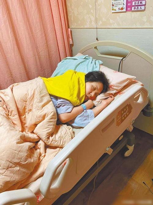 化疗明星照片,勇敢面对病魔，绽放生命光芒