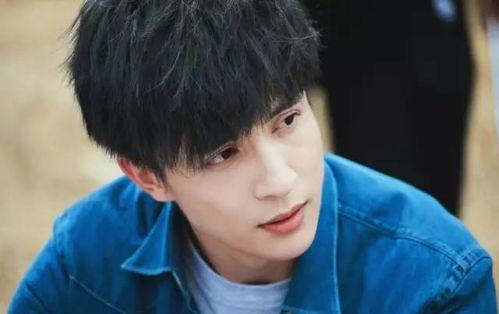 薛之谦机场爆料视频大全,揭秘明星日常幕后故事