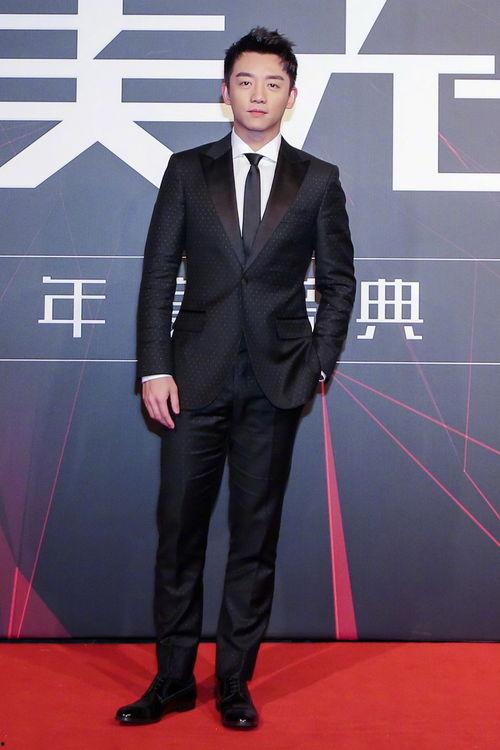 男明星穿西服,男明星西服穿搭指南