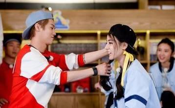 鹿晗吃瓜夫妇,揭秘娱乐圈甜蜜背后的故事